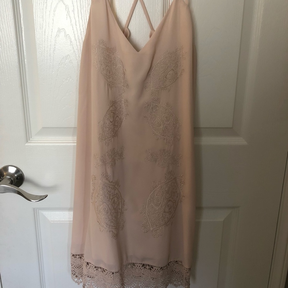 F21 TAN FLOWY BANQUET DRESS like new